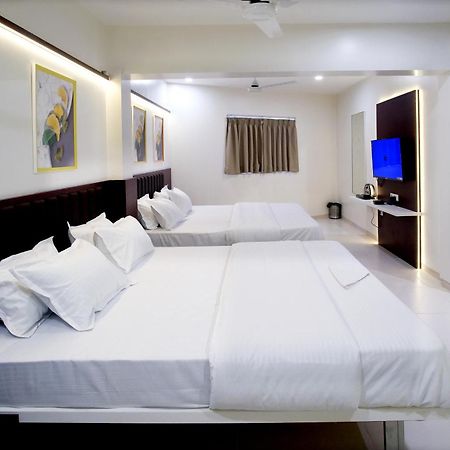 Hotel Haldi Nashik Bagian luar foto