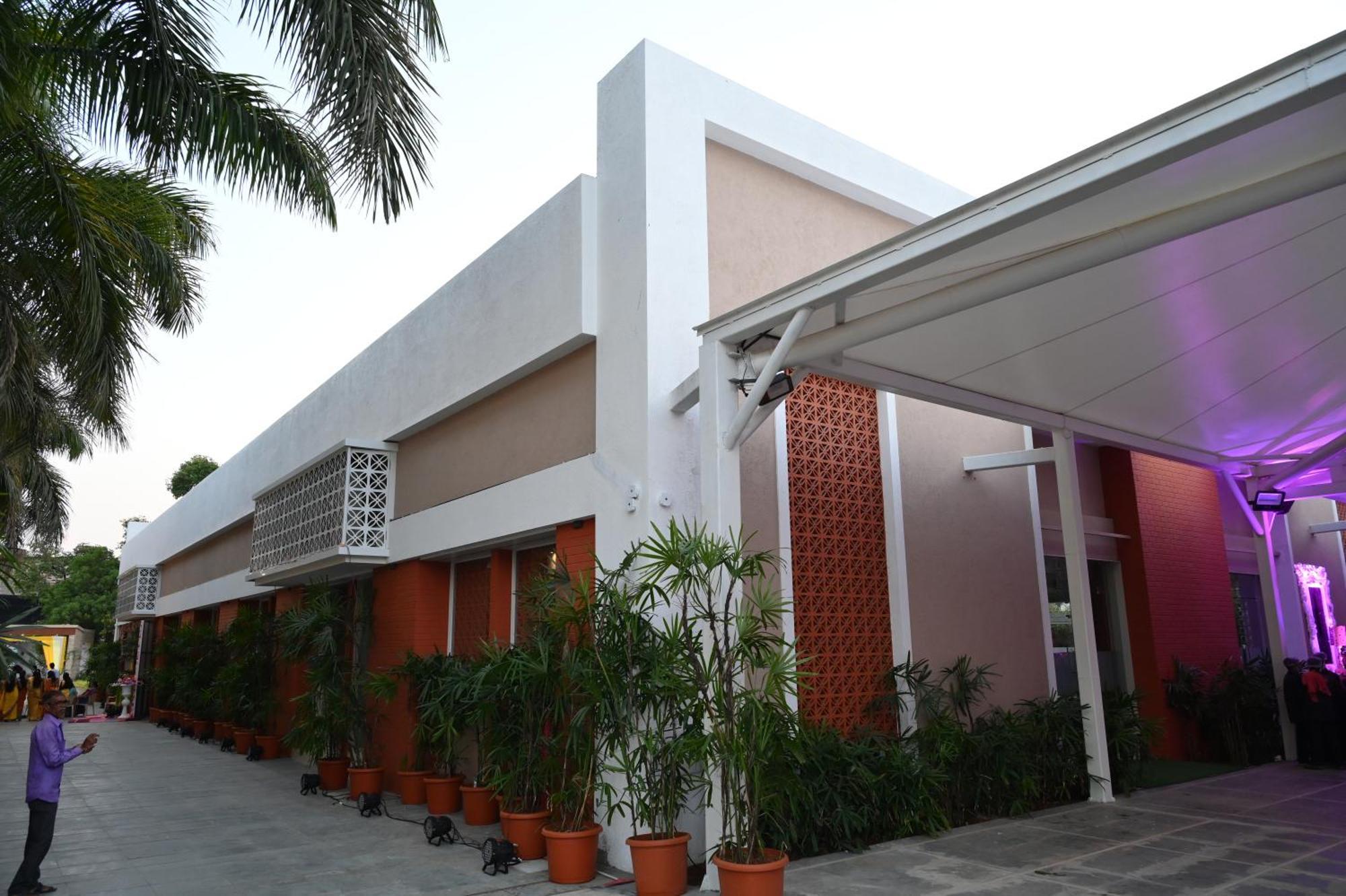Hotel Haldi Nashik Bagian luar foto