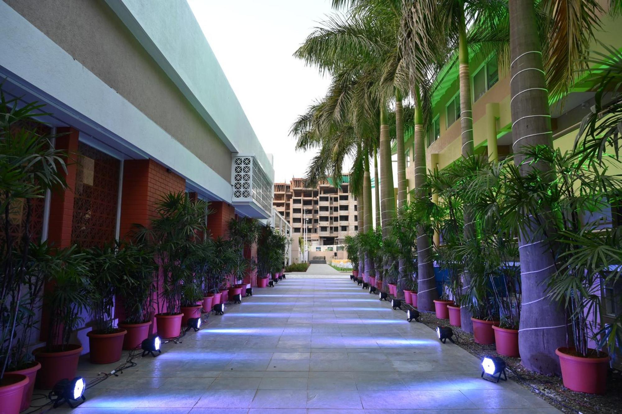 Hotel Haldi Nashik Bagian luar foto
