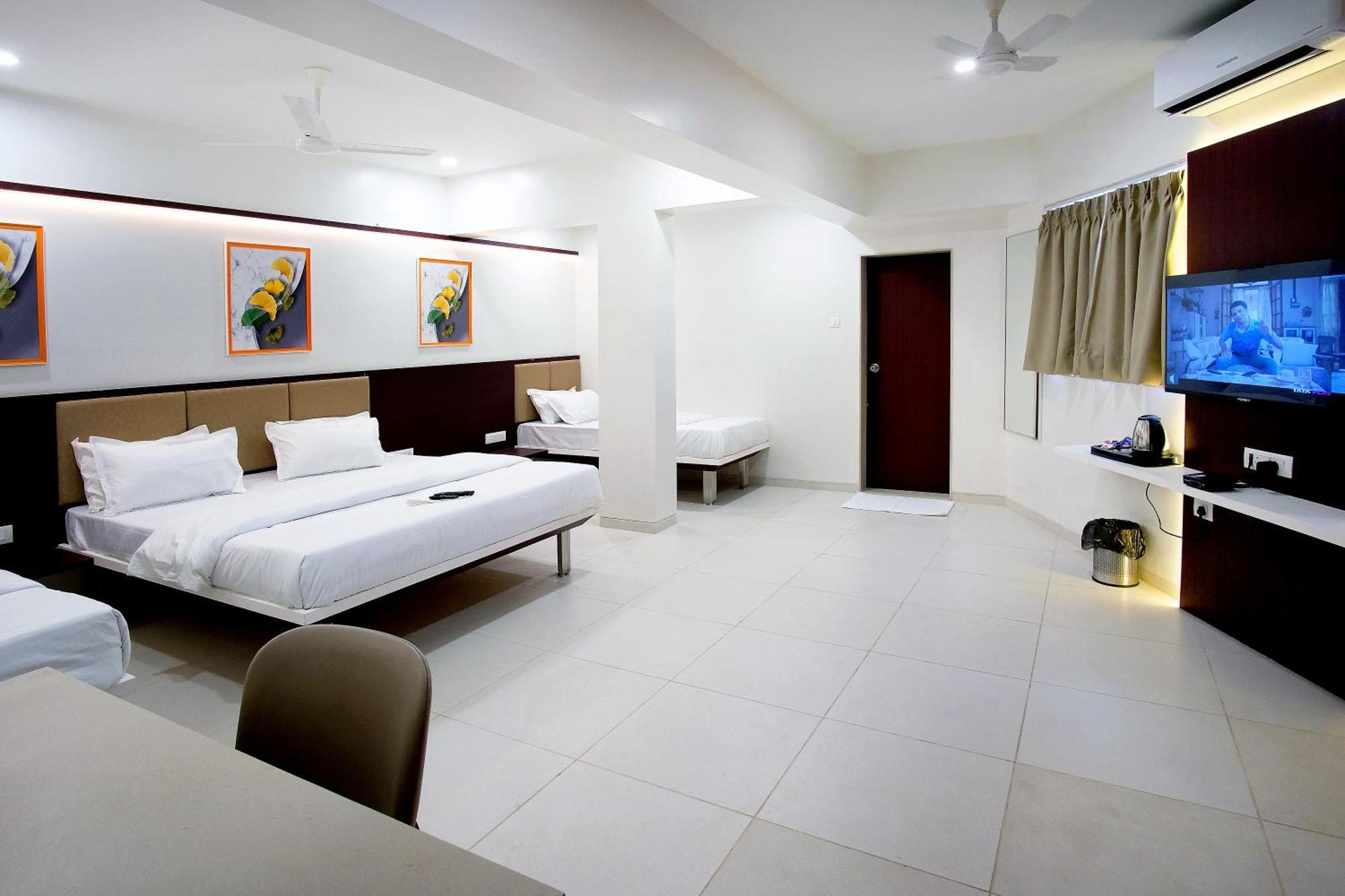 Hotel Haldi Nashik Bagian luar foto